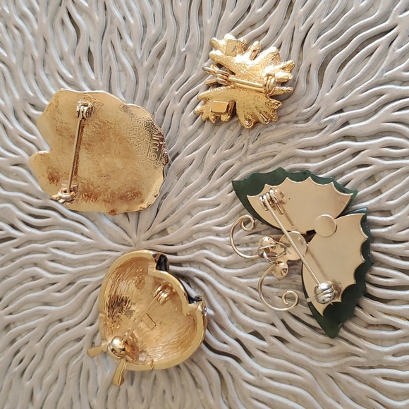 Bundle of Brooches - Picture 2 of 2